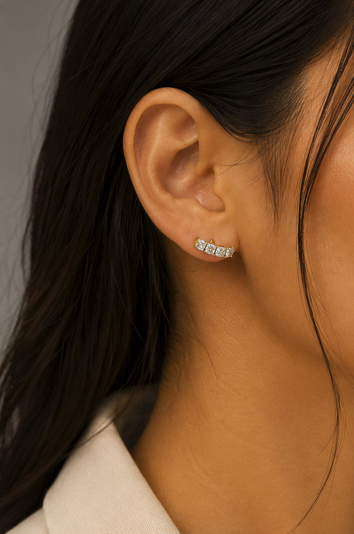 Brinco Ear Cuff Cravejado